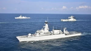 Iranian navy helicopter confronted a US Navy destroyer near Iranian territorial waters in the Gulf of Oman