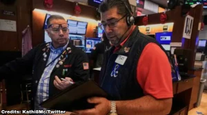 Wall Street Holds Steady Near Record Highs Amid Investor Optimism