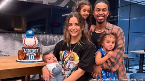Who is Francisco Lindor's Wife? Katia's Stunning Violin National Anthem Performa...