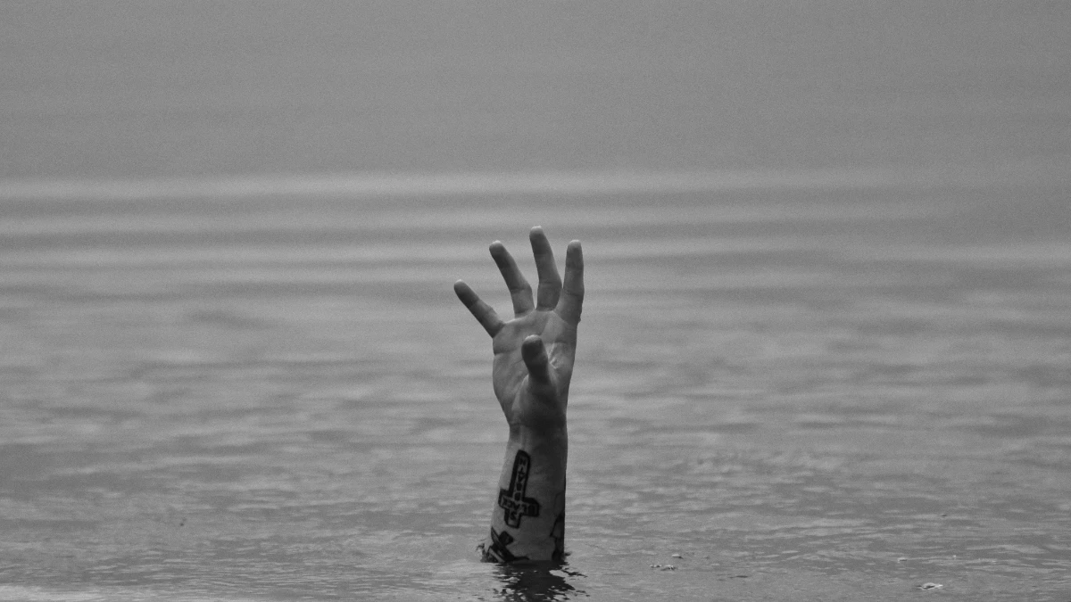 Doctor Dies After Car Plunges into Canal in Kottayam Doctor Dies After Car Plunges into Canal in Kottayam