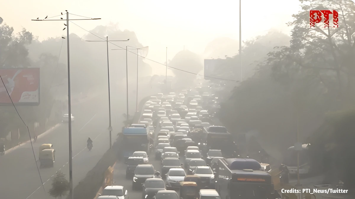 Delhi's Air Quality Remains ‘Severe’ for Second Straight Day as Temperature Drops to 10.4°C