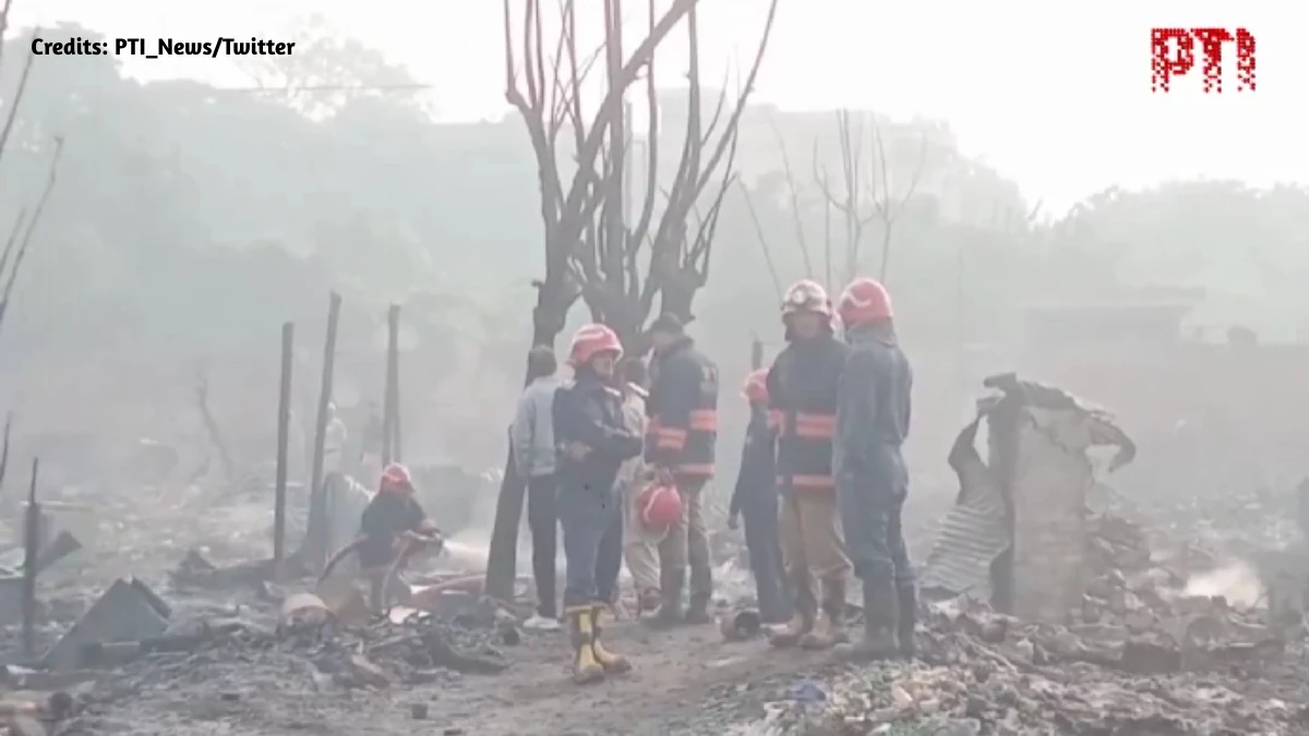 Massive Fire Destroys Several Huts Near Rithala Metro Station in Delhi