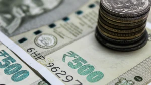 Rupee Drops 3 Paise to 88.66 Against US Dollar in Early Trade