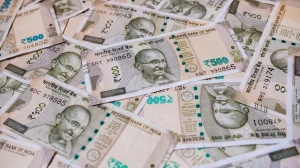 Rupee Falls 7 Paise to Close at 88.77 Against US Dollar