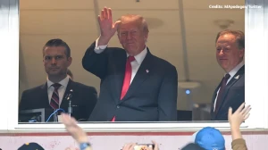 Trump Booed as First Sitting US President to Attend Regular-Season NFL Game Sinc...