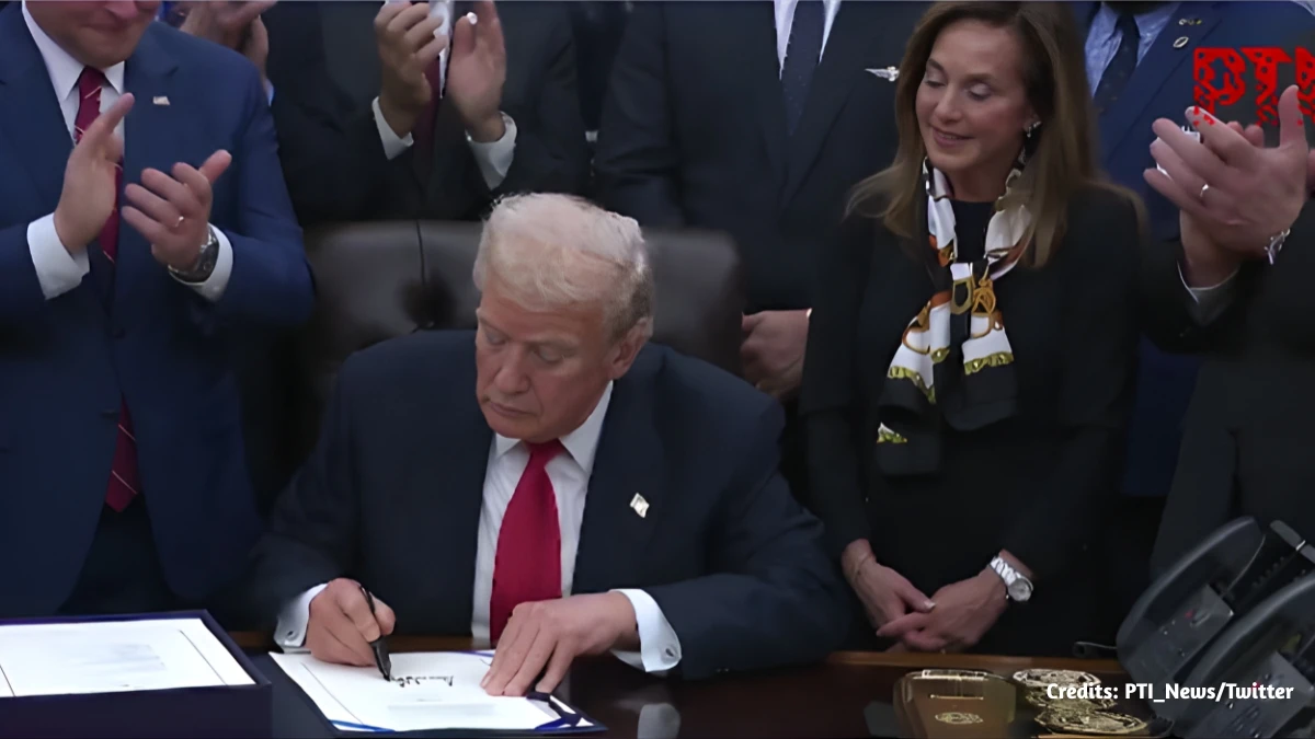 US House Reconvenes to Vote on Ending Government Shutdown After Nearly Two Months