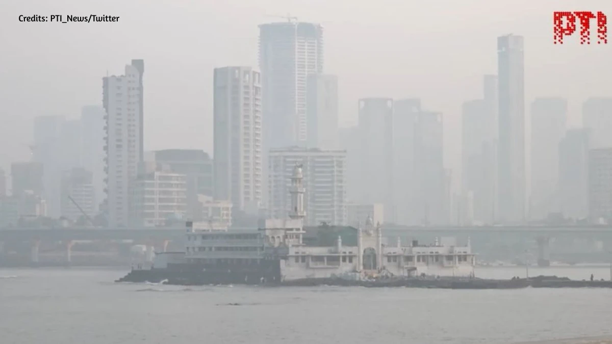 4.96-Metre High Tide Expected in Mumbai; Public Advised to Avoid Seashores