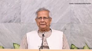 Bangladesh Chief Adviser Yunus Visits Critically Ill Former PM Khaleda Zia