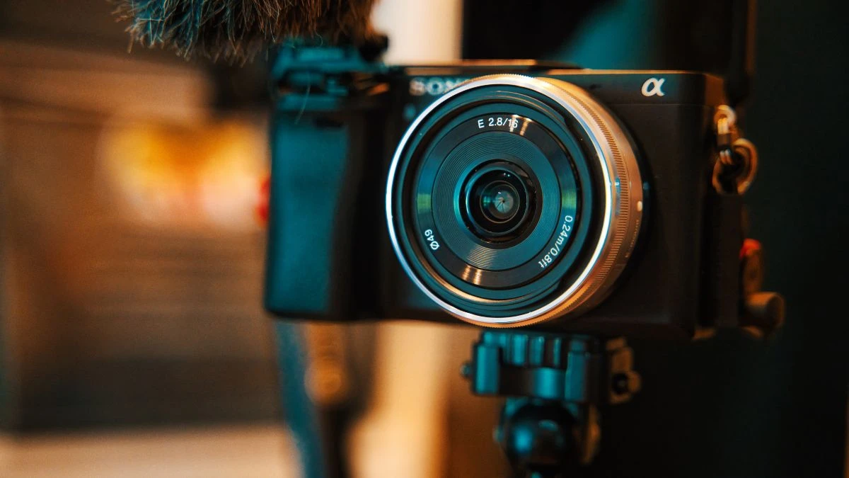 Mirrorless vs DSLR Cameras: Which One Should You Buy?