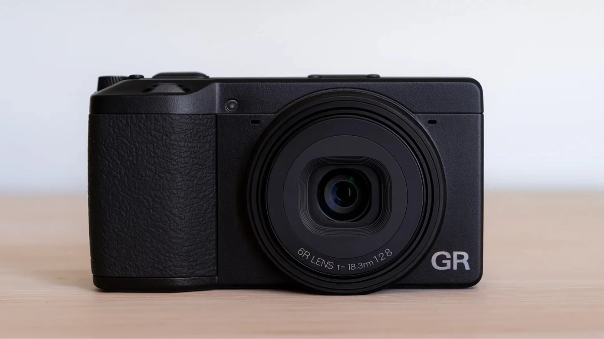 Top 5 Compact Cameras That Perform Like a Full-Frame DSLR