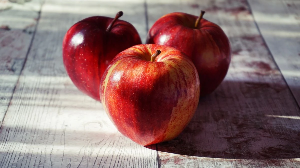 5 Fruits That You Should Consume This Winter For Glowing Skin