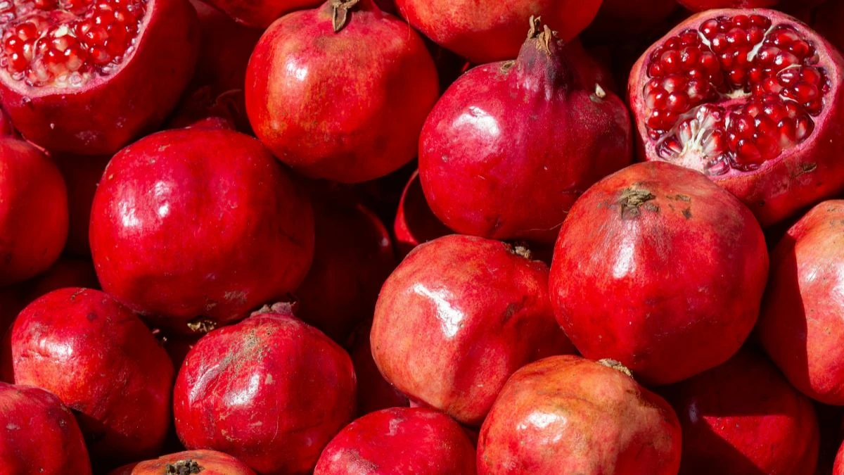 5 Fruits That You Should Consume This Winter For Glowing Skin
